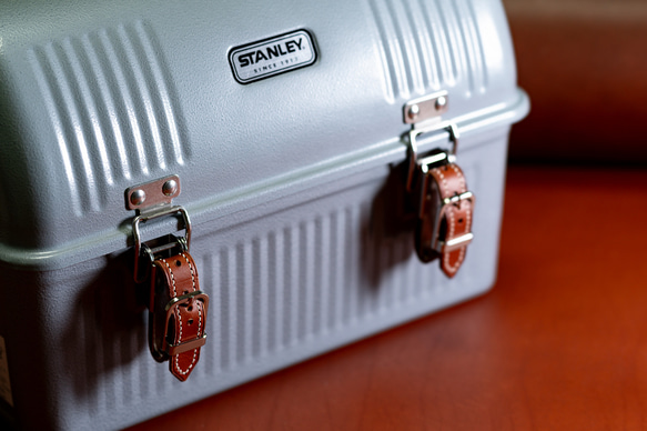 レザーベルト『手 -hand-』STANLEYスタンレー ランチボックス 9.4L専用 3枚目の画像