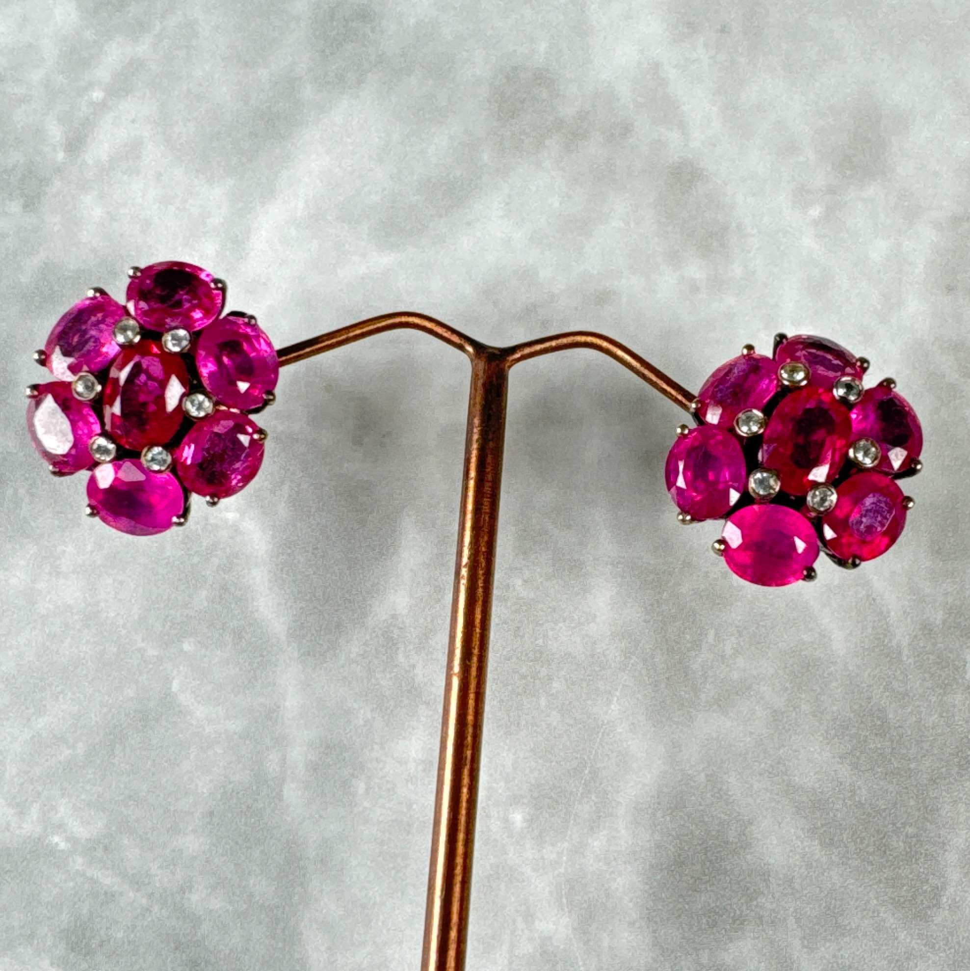 淡いルビーとホワイトサファイア お花モチーフ ピアス r44