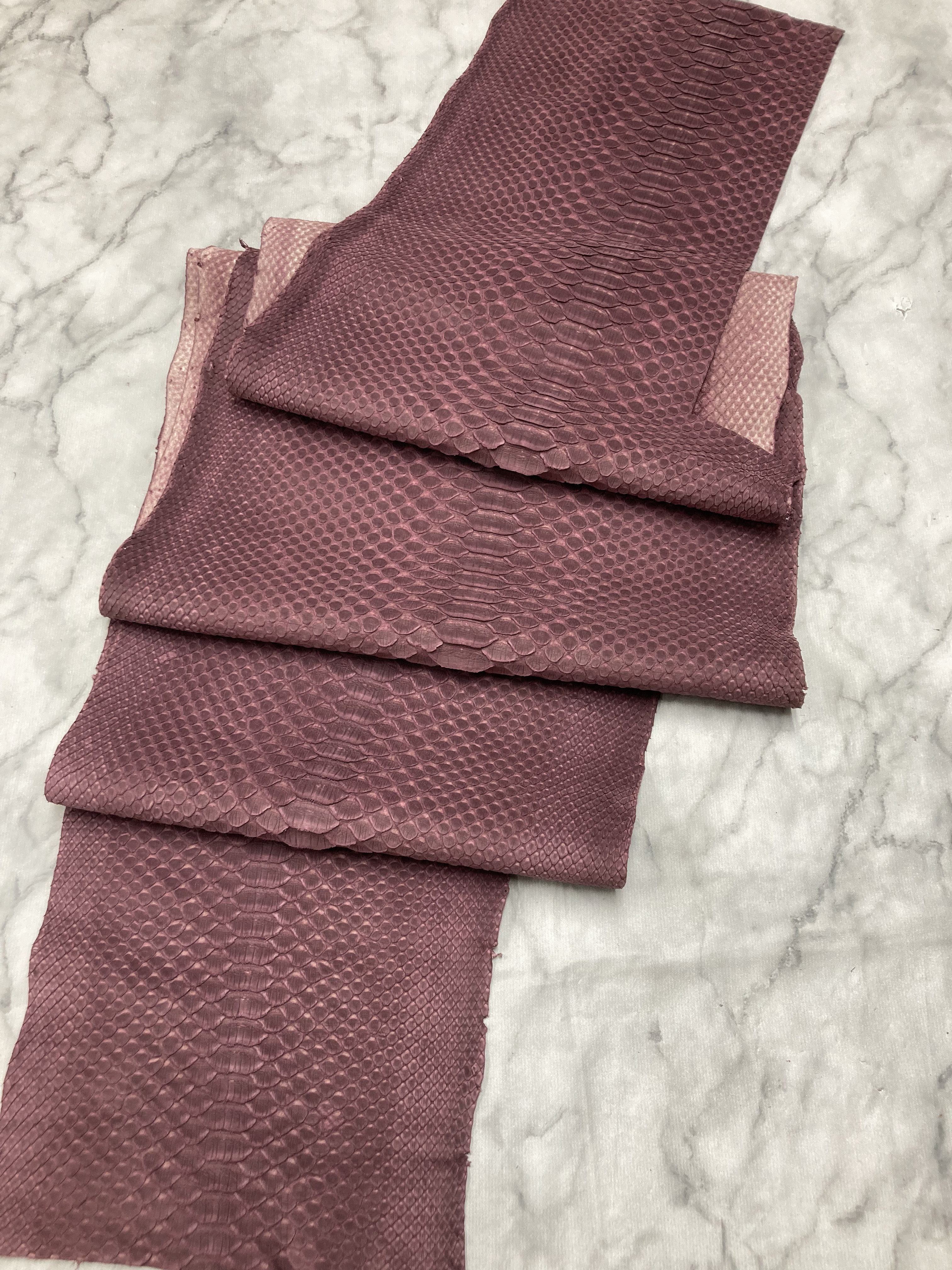 パイソン　ヘビ革　ボルドー×ヌバック　210cm革_P138