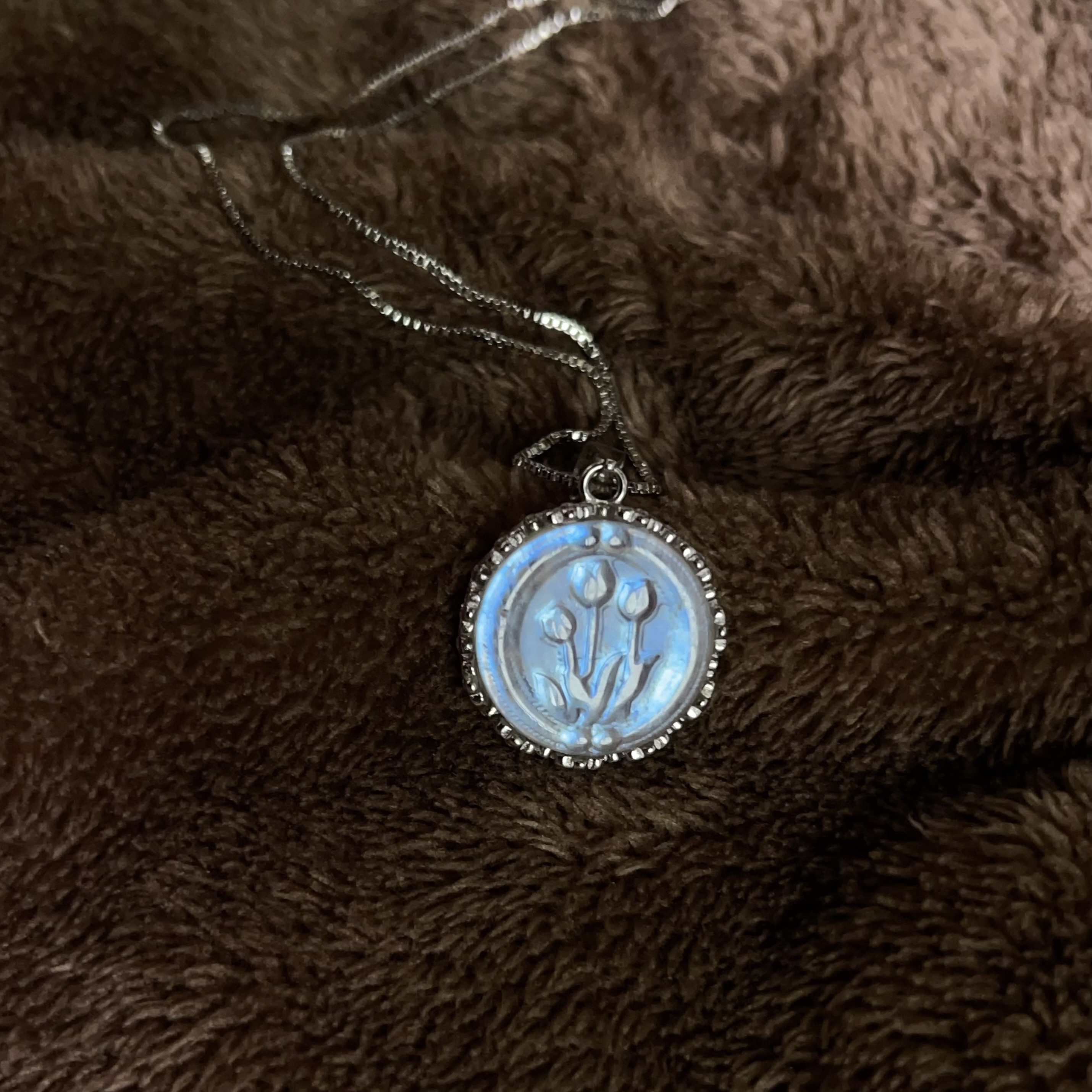 天然 レインボームーンストーン　お花　ペンダント No1176