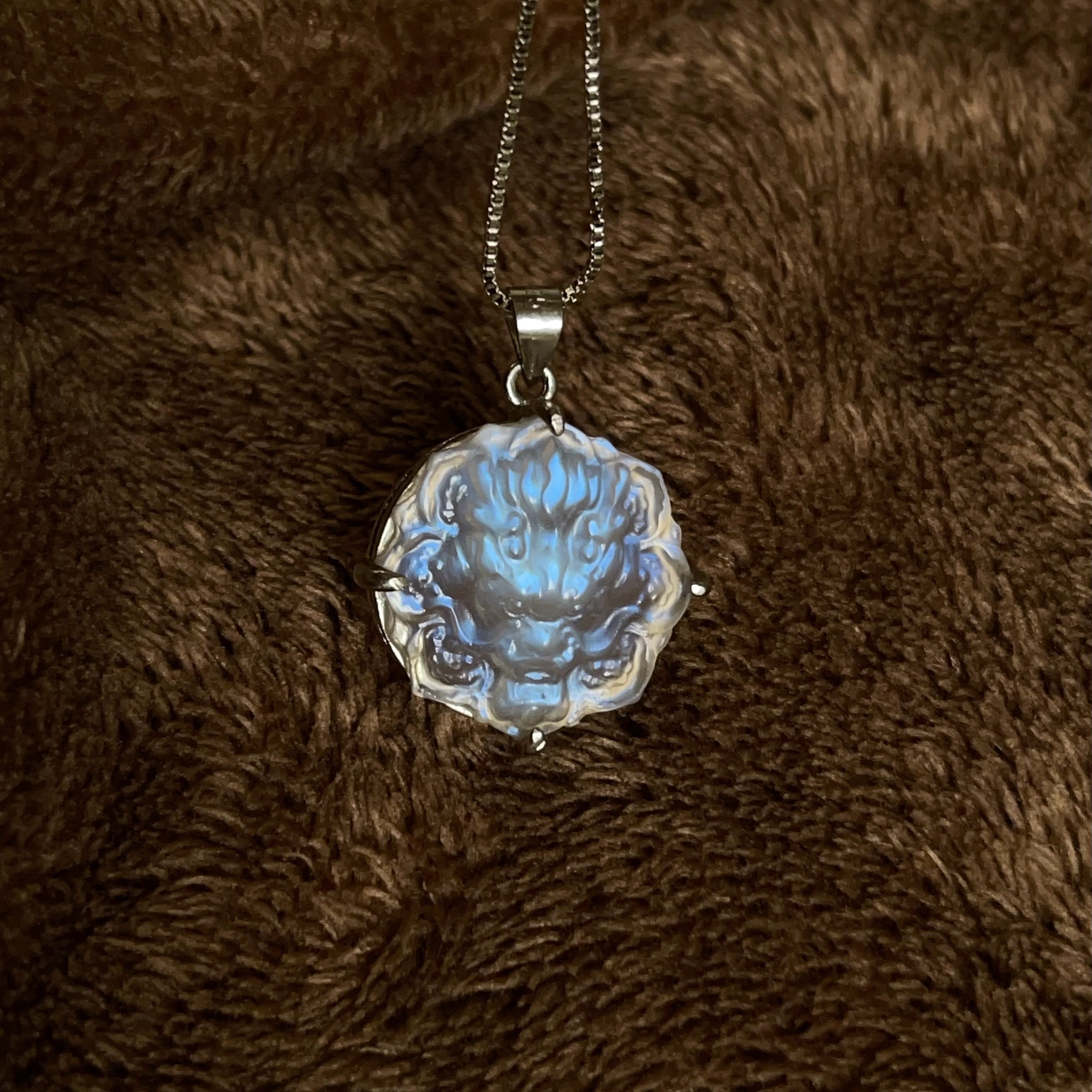 天然 レインボームーンストーン　ドラゴン彫り　ペンダント No238 16,800円