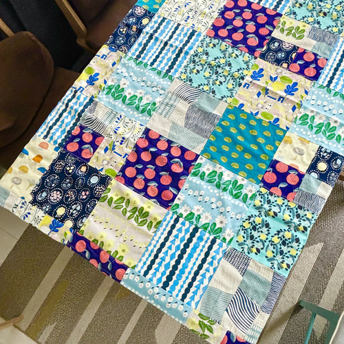 パッチワーク☆ハンドメイド♪テーブルクロス パッチワーク のテーブルセンターマット キッチンテーブルクロス