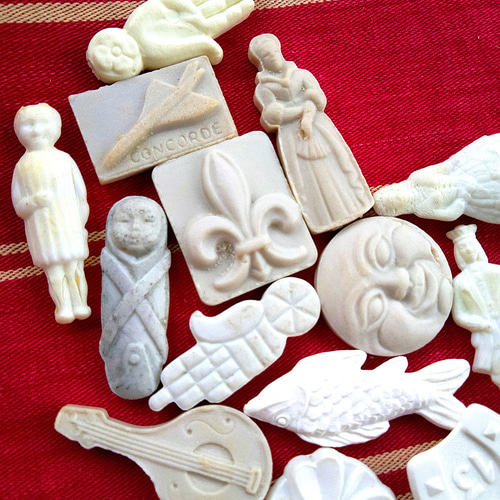 幸せ運ぶ 白いフェーブ フランス ビスキュイ フレンチアンティーク