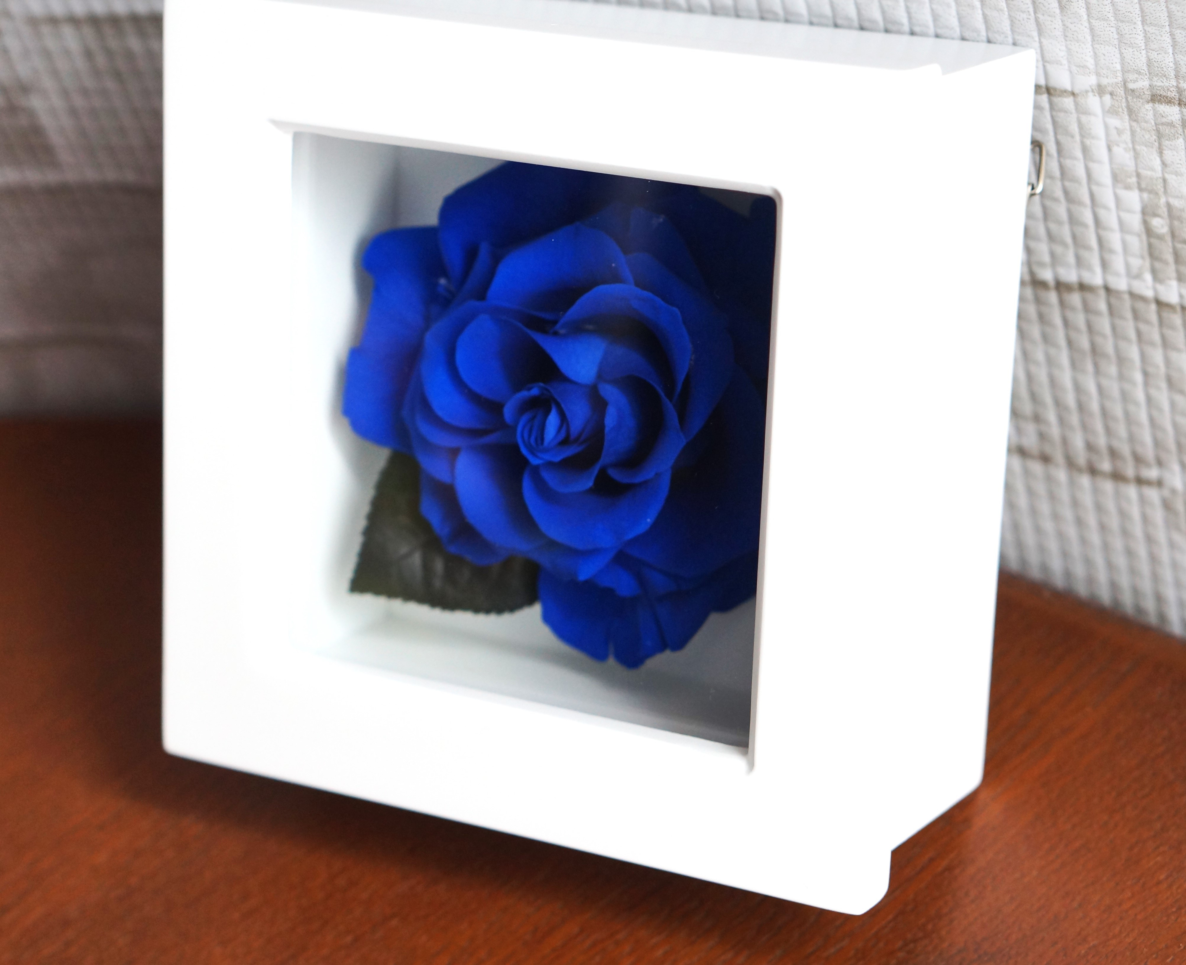 ブルーローズ（額アレンジ・結婚祝いにお勧め）