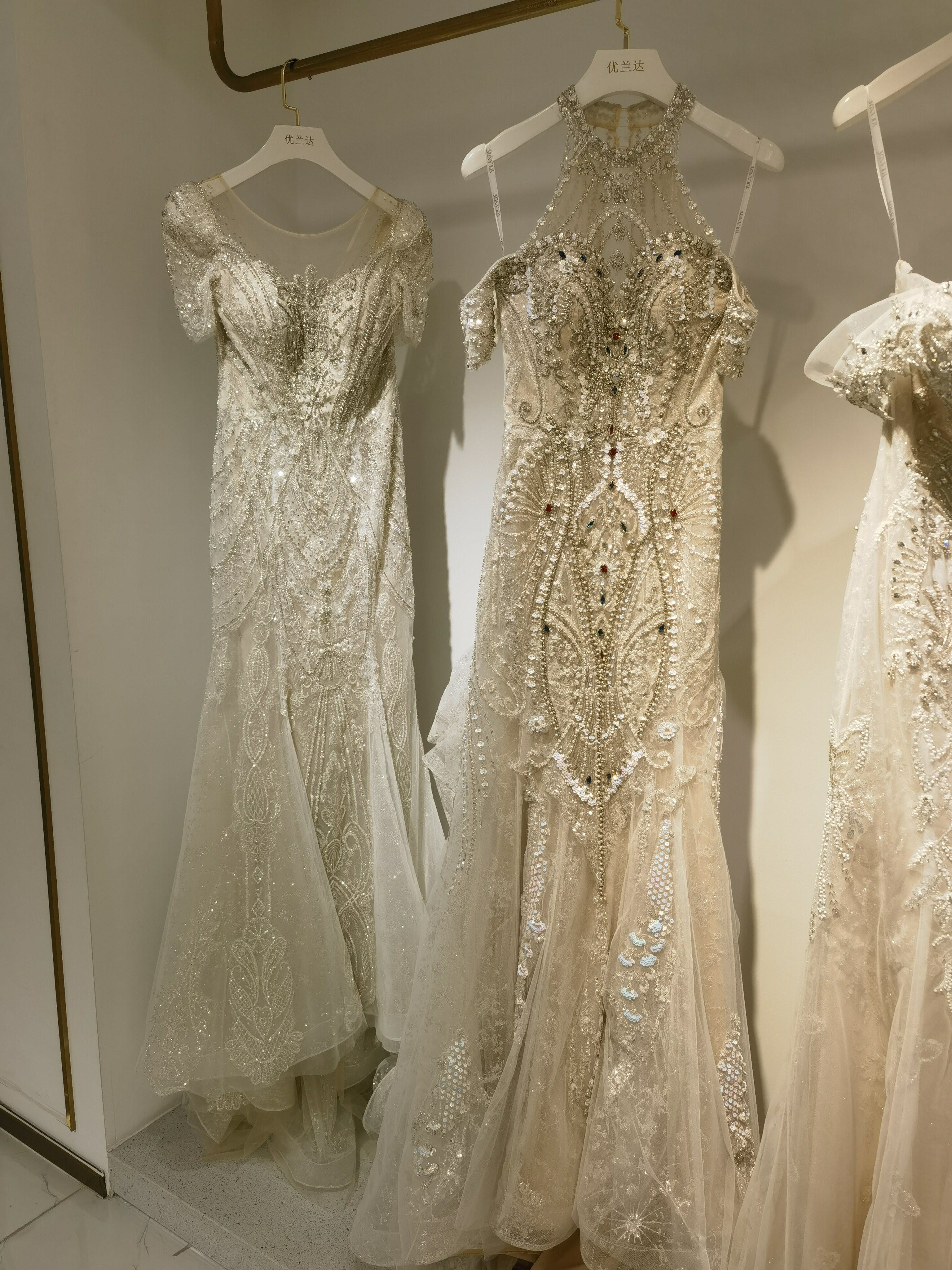 送料無料！豪華！ ウェディングドレス  ホルターネック 抜群のおしゃれ見え  憧れのドレス 披露宴/結婚式