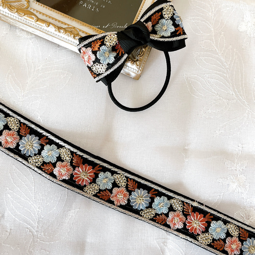 再販】インド刺繍リボン 花柄 黒リボンorグレー系 ヘアゴム 子供〜大人