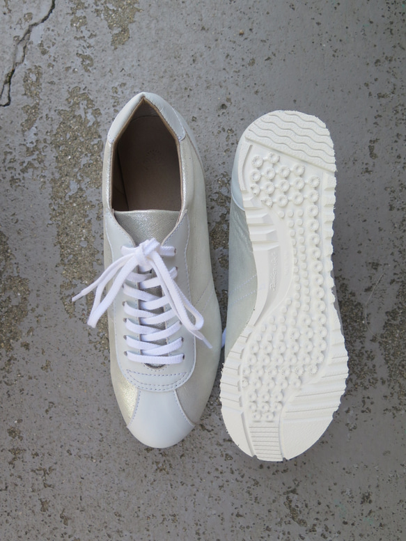 【輝くホワイト】クラシックなデザインと本革の上質感！EMAのスニーカー/パールホワイト×ホワイト 
