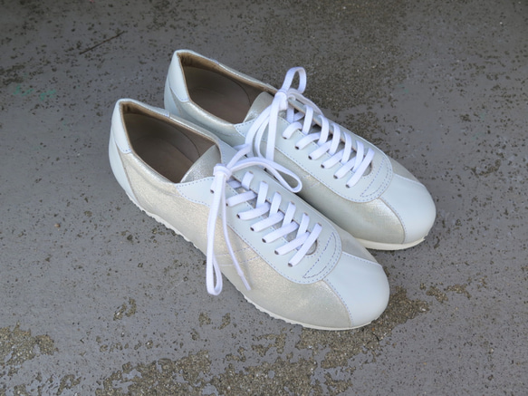 【輝くホワイト】クラシックなデザインと本革の上質感！EMAのスニーカー/パールホワイト×ホワイト 