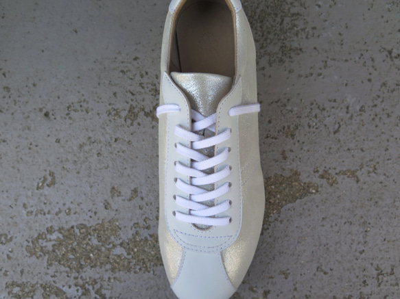 【輝くホワイト】クラシックなデザインと本革の上質感！EMAのスニーカー/パールホワイト×ホワイト 