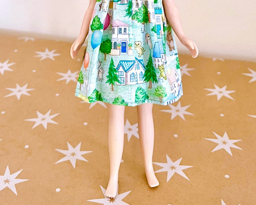 ダウンタウンの休日 ミニ ワンピース かわいい街並み柄 ブライス服