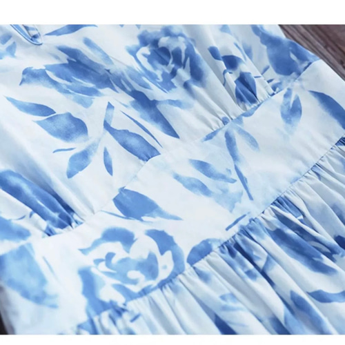 青い薔薇のプリント柄 ノースリーブワンピース（カーディガン付き