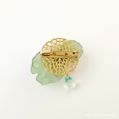 睡蓮のブローチ(ピンク) ブローチ 空想雑貨店：nut-meg 通販 17909410