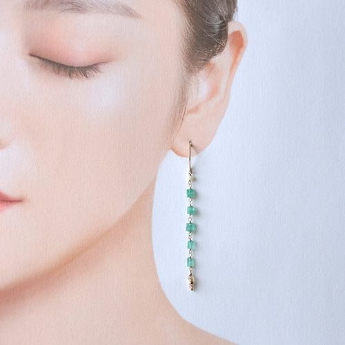 エメラルド　14K　フックピアス ☆SALE】エメラルドと原石ダイヤのピアス・イヤリング変更可