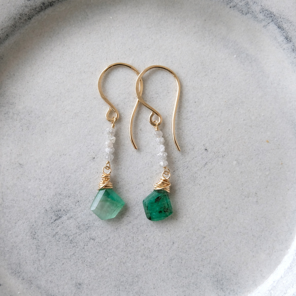 SALE】イヤリング変更可/エメラルドと原石ダイヤのピアス・14kgf