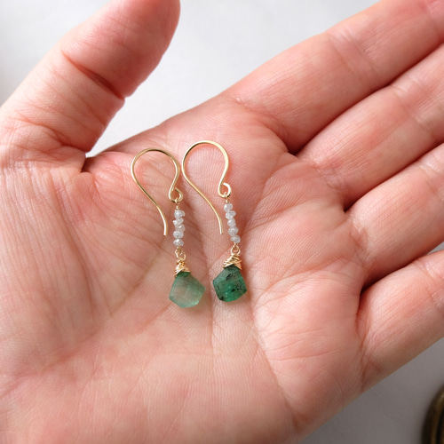 エメラルド　14K　フックピアス ☆SALE】エメラルドと原石ダイヤのピアス・イヤリング変更可