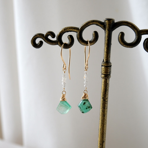 ☆SALE】エメラルドと原石ダイヤのピアス・イヤリング変更可