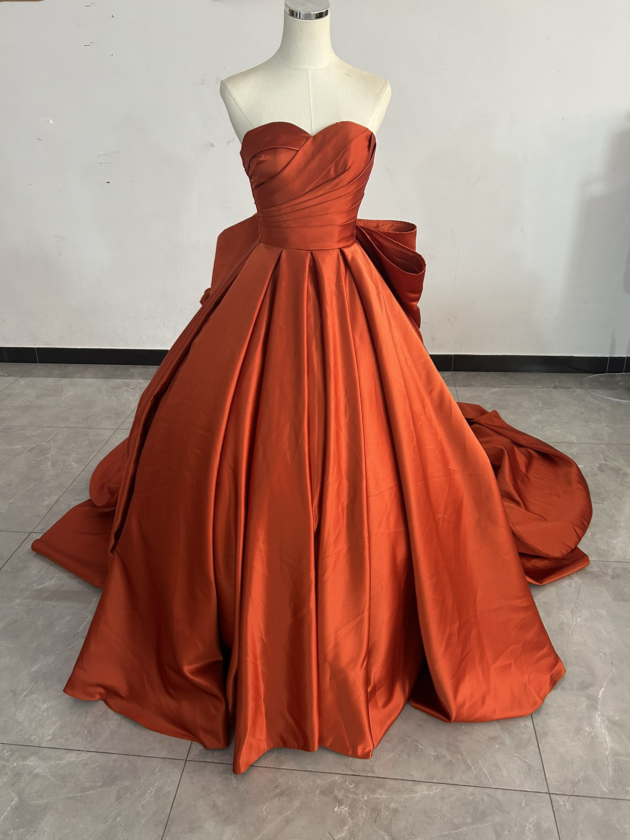 高品質！テラコッタ色  ベアトップ カラードレス 取り外し袖  華やかなトレーン ふっくら柔らかなバックリボン /結婚式
