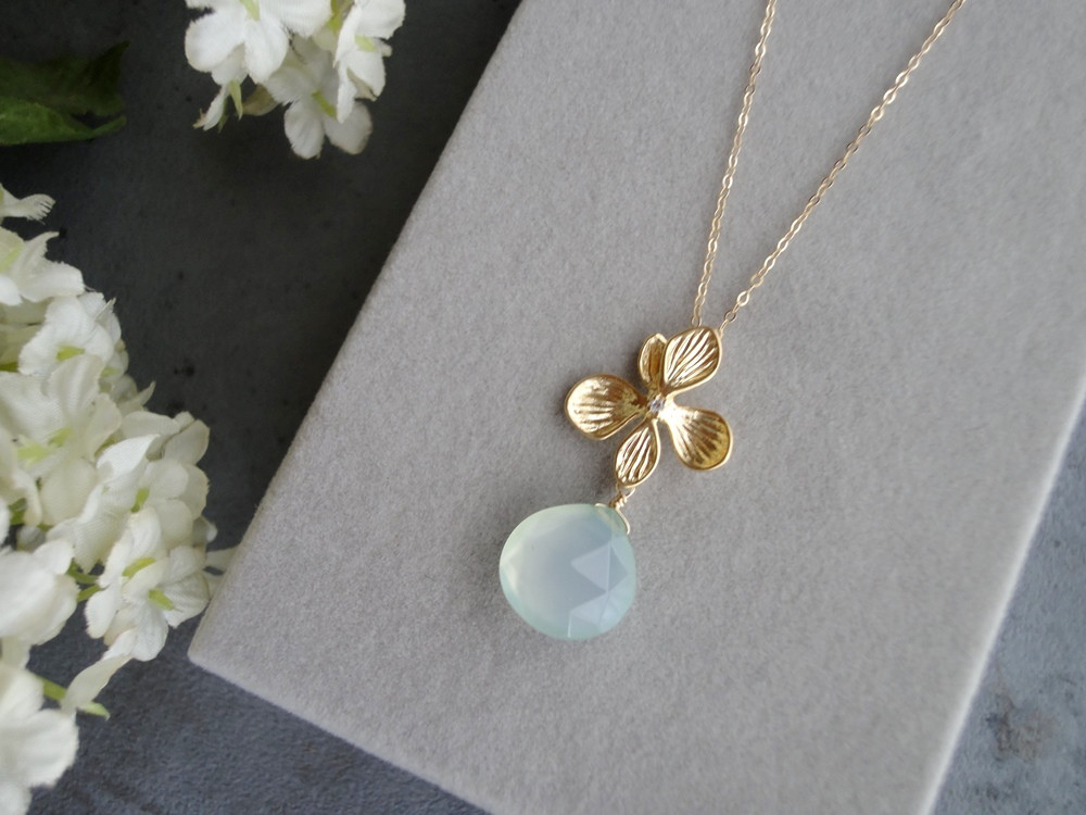 天然石のネックレス ■ ボタニカルデザイン ■ 大粒　シーブルーカルセドニ