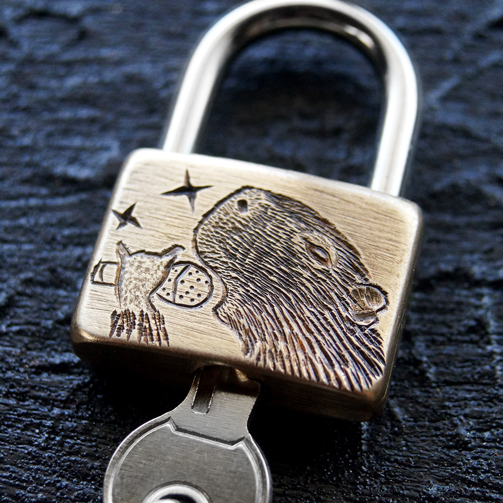 CAPYBAND ボーカル 南京錠キーホルダー