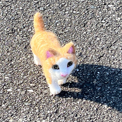 茶トラに白の猫(中)置物#1(羊毛フェルト) 羊毛フェルト 工房TAKA