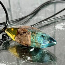 ウッドレジンペンダント〜青と黄色のツートン〜 ネックレス