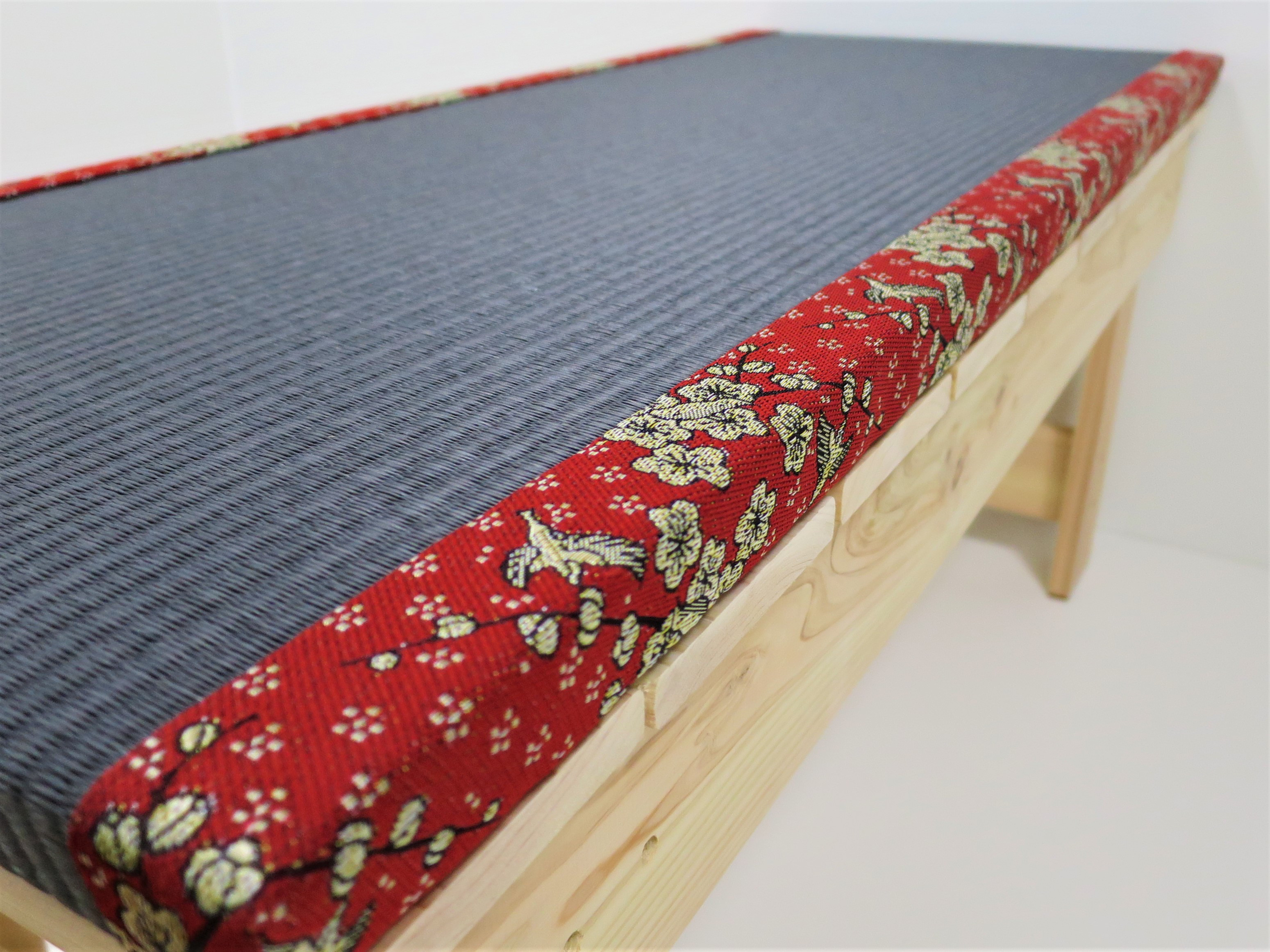 軽くてどこでも持ち運べる　畳縁台　花鳥風月柄