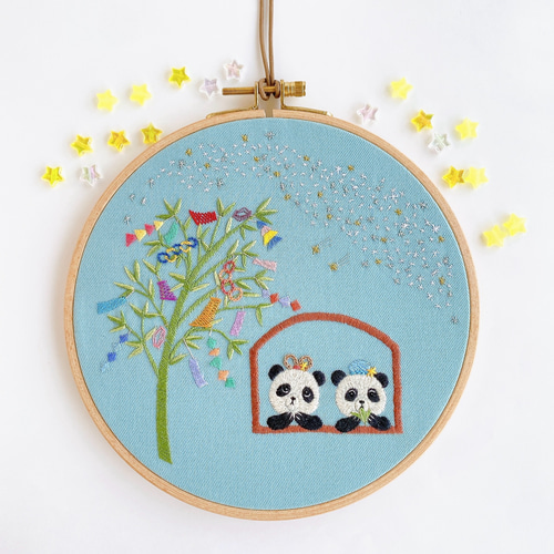 刺繍 壁飾り＊七夕 星に願いをツインズパンダ〈無料ラッピング