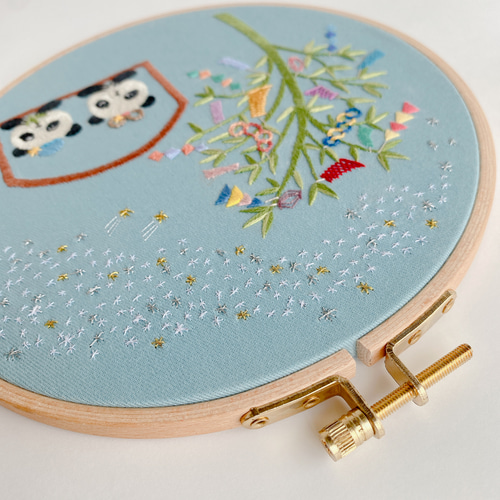 刺繍 壁飾り＊七夕 星に願いをツインズパンダ〈無料ラッピング