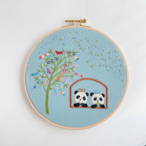 美品　ヴィンテージ　バンビ　刺繍　壁掛け　額　 バンビとうさぎが可愛いらしい 手刺繍たち耳うさぎ(流木額）