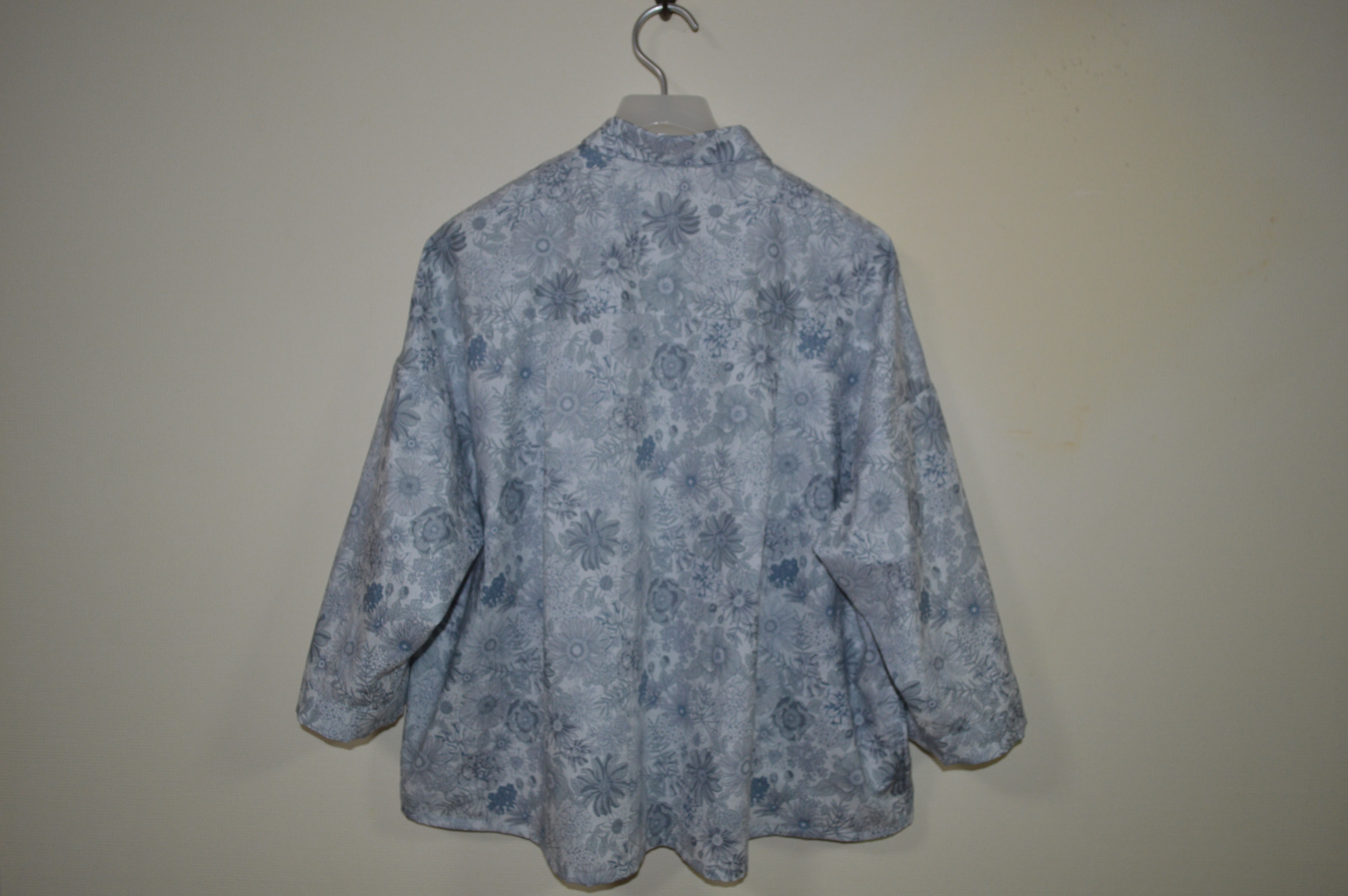 夏にさらっと！「小襟の夏シャツ」