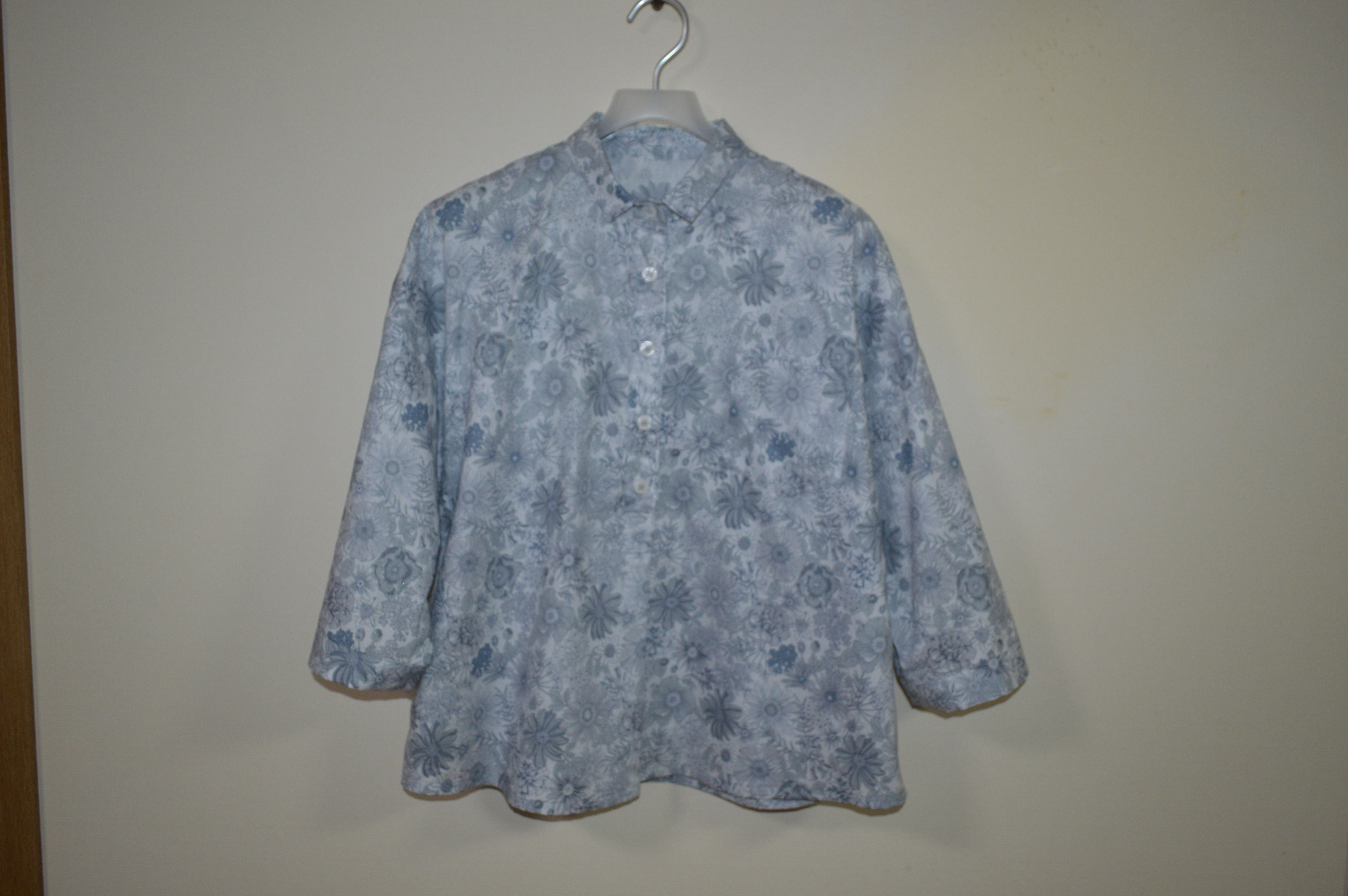 夏にさらっと！「小襟の夏シャツ」