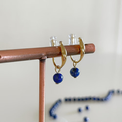 14kgf 痛くないイヤリング❦一粒 ラピスラズリ 天然石 小ぶり シンプル 2枚目の画像