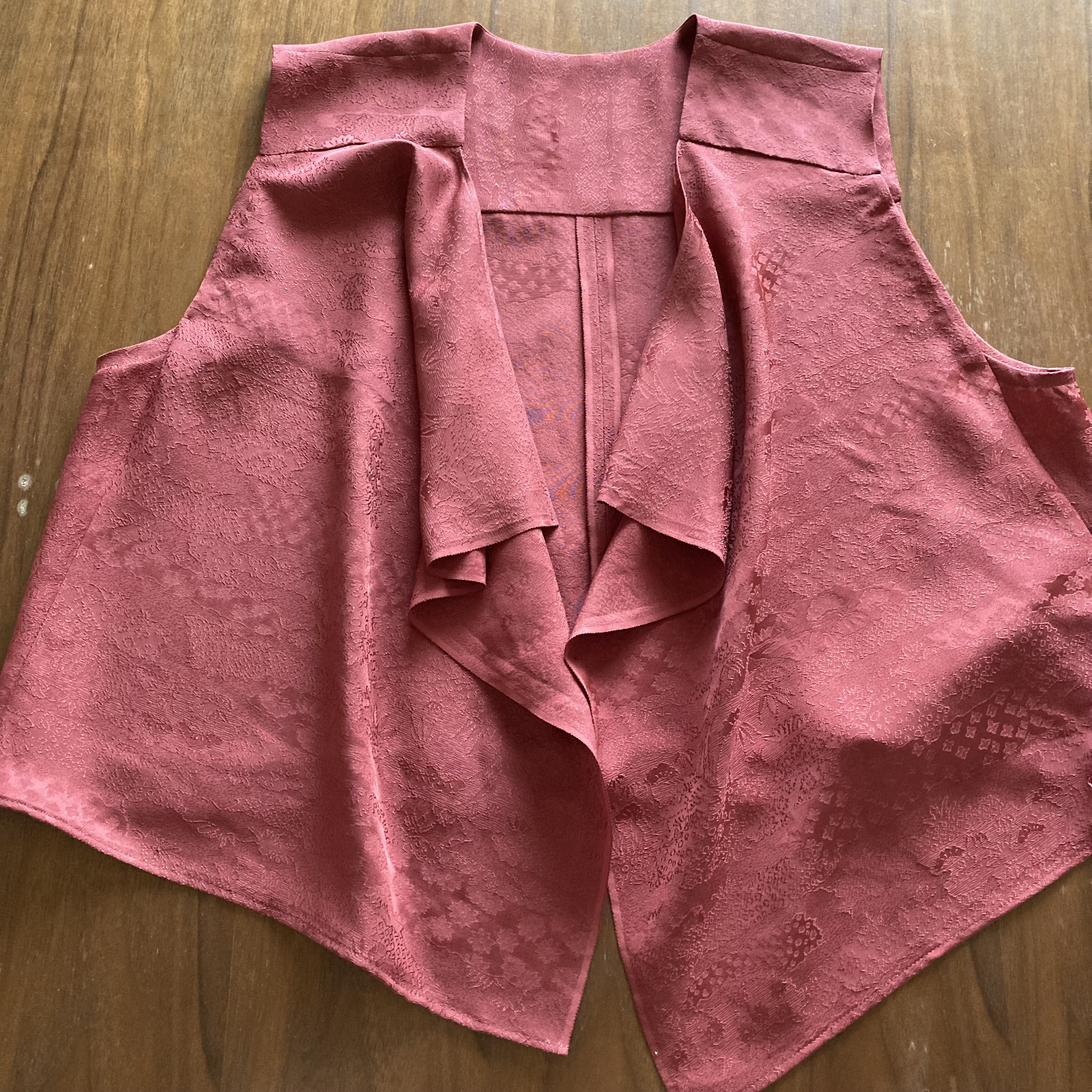 着物リメイクベスト　赤