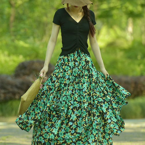 緑の花々がエレガントに舞い踊る♪ 花柄イレギュラーヘムスカート