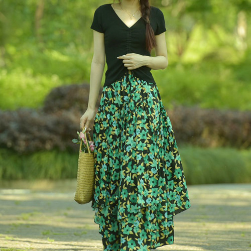 緑の花々がエレガントに舞い踊る♪ 花柄イレギュラーヘムスカート