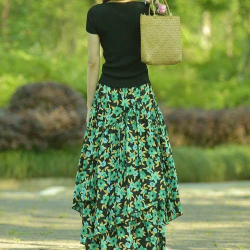 緑の花々がエレガントに舞い踊る♪ 花柄イレギュラーヘムスカート