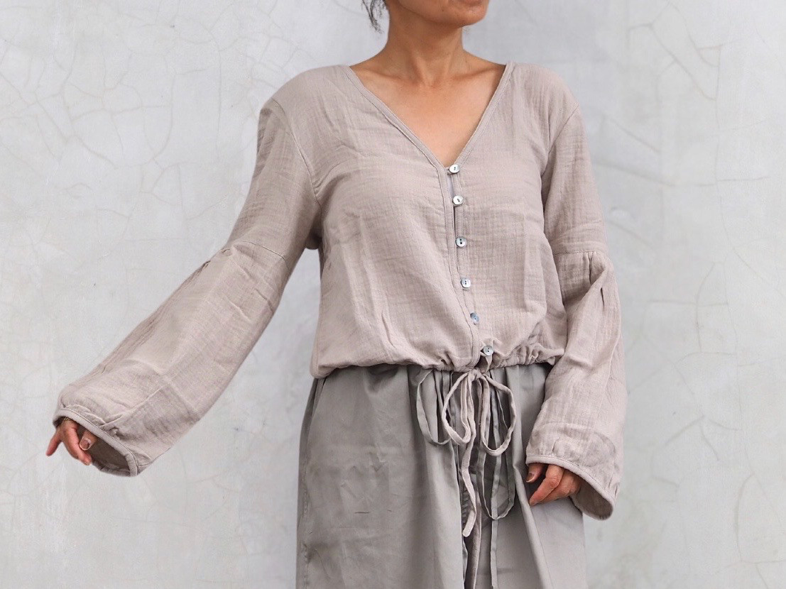 《新色/ライトグレー》ボリューム袖のガーゼカーディガン