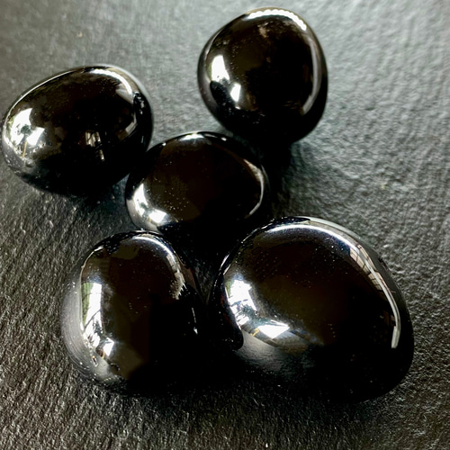 ひっさしぶりのモリオンたん！チベットラサ産たん！ Amazon | チベット産モリオン原石AA+グレード【174】(DT/両剣