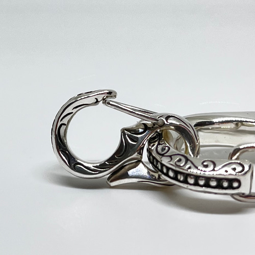 arabesque hook》silver925カラビナ・キーホルダー|彫刻×実用 arabesque hook》silver925カラビナ・キーホルダー|彫刻×実用