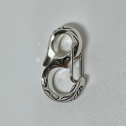 arabesque hook》silver925カラビナ・キーホルダー｜彫刻×実用