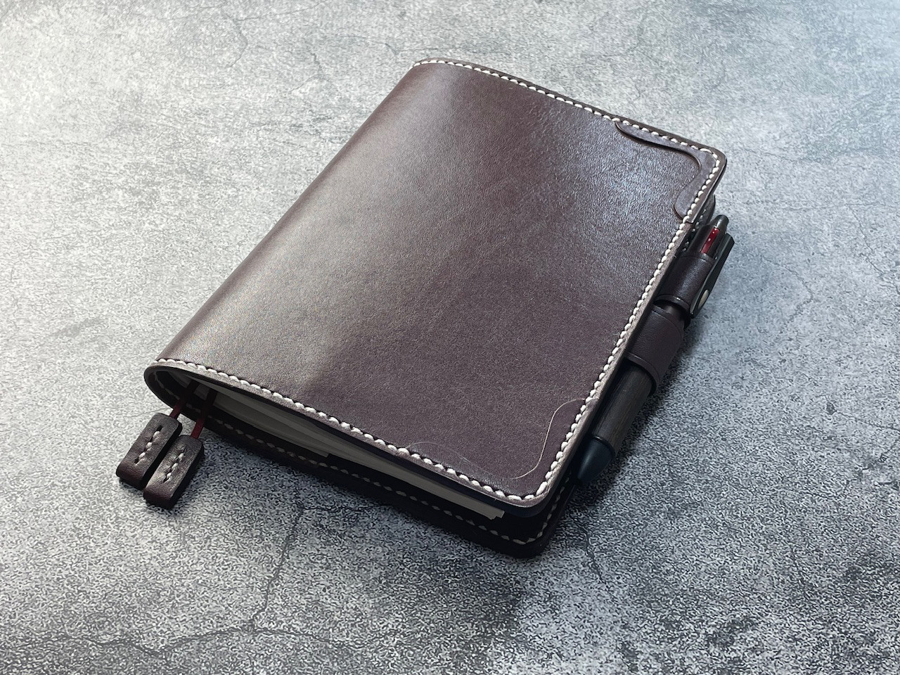 【手縫】ワインレッド本革B6手帳カバー（角飾り）2本しおり付（バタフライストッパー）