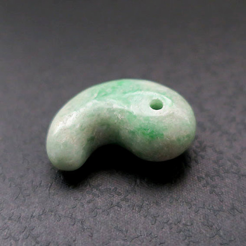 天然石【糸魚川ひすい】桐箱入り勾玉A 31×21×12mm 天然石