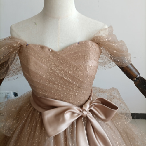 豪華！シャンパン色 カラードレス ベアトップ ふわふわ袖 キラキラ  