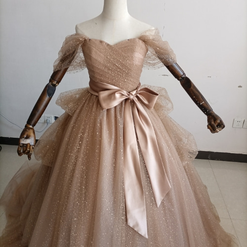 豪華！シャンパン色 カラードレス ベアトップ ふわふわ袖 キラキラ  