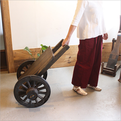 古い車輪 大八車 木製 鉄製 レトロ アンティーク 90cm (1輪のみ) Yahoo!オークション -「大八車 車輪」の落札相場・落札価格