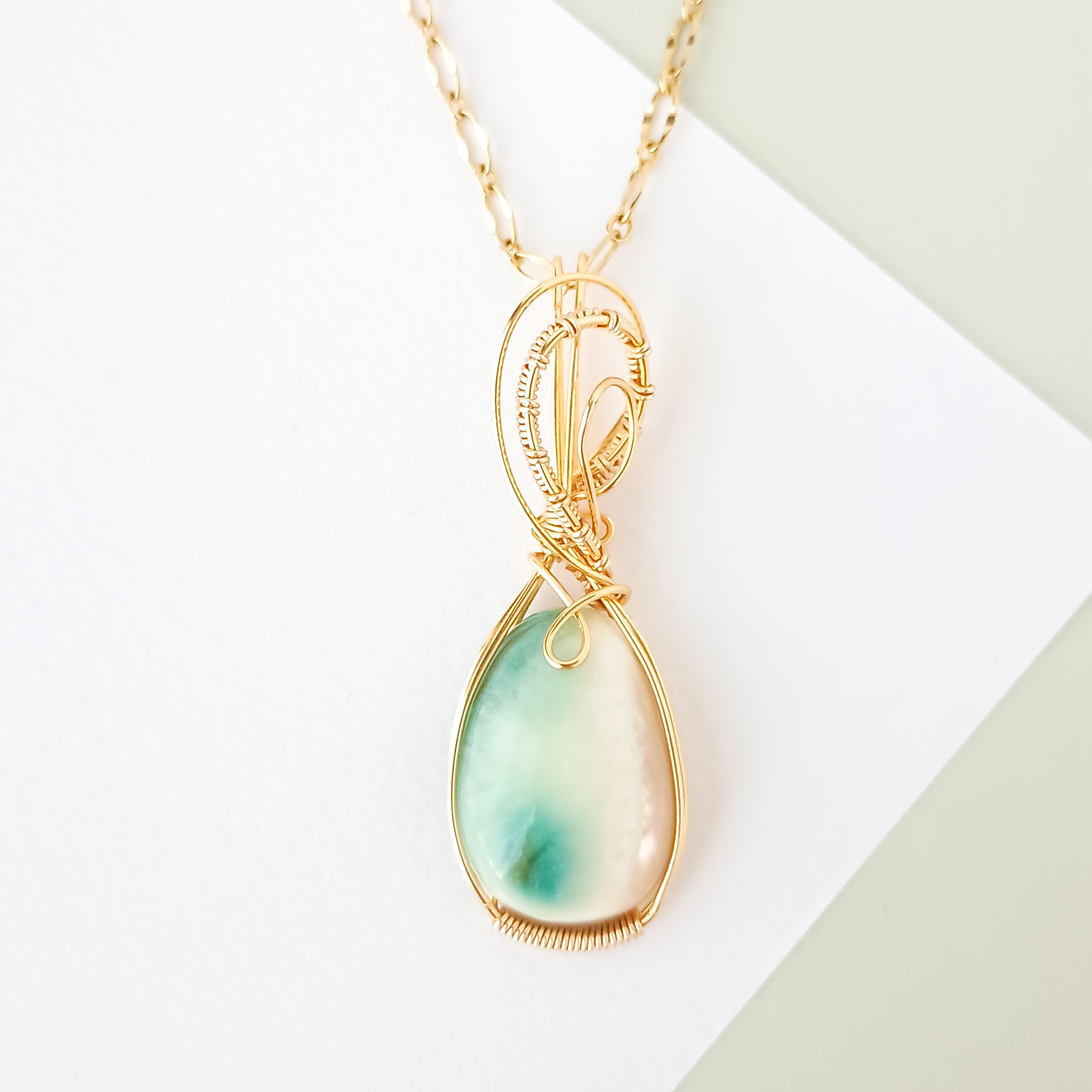 夜光貝ペンダントトップ✧ワイヤーラッピング