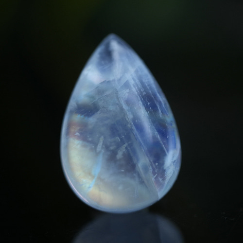 ブルームーンストーン天然石：高品質で美しい青い輝き ブルームーンストーン天然石：高品質で美しい青い輝き