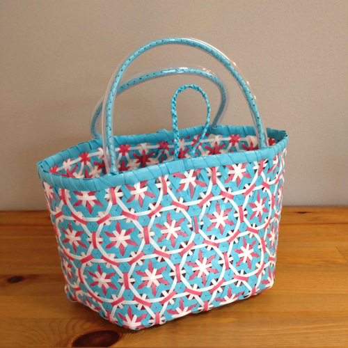 PPバンド かごバッグ 花まる編み 水色×ピンク×白 プラカゴ 花柄 六つ