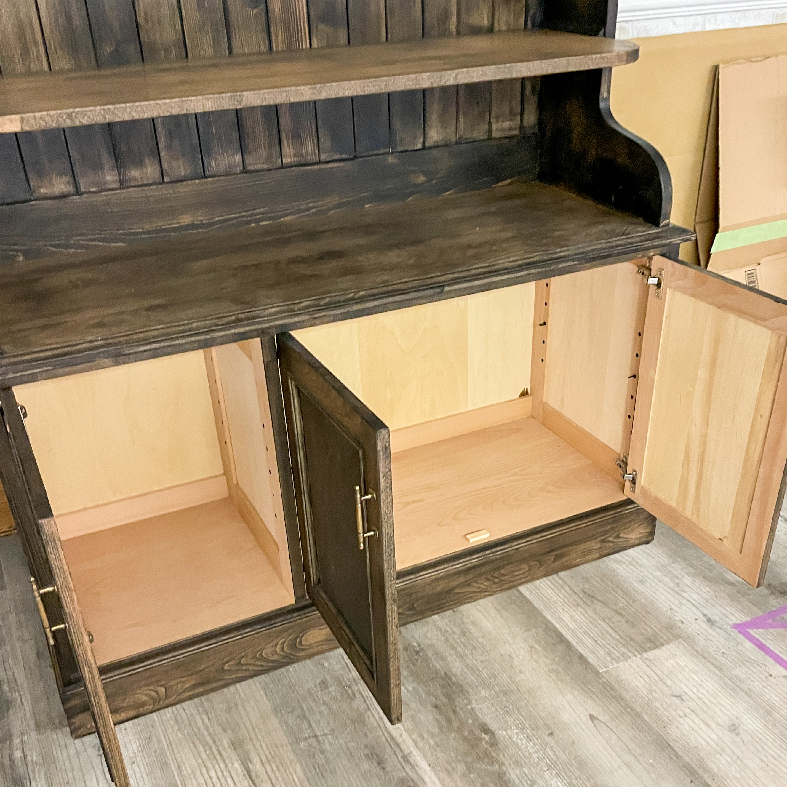 フランスアンティーク調ディスプレイシェルフ 帽子掛けフック付き かわいい店舗什器 オープンシェルフ オーダーメイド家具｜詳細画像