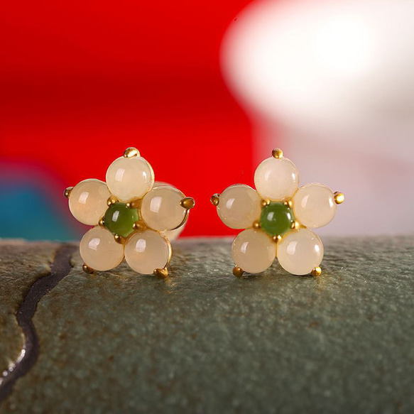 ネフライトのピアス - 軽やかでありながら存在感もあり P154 ピアス  